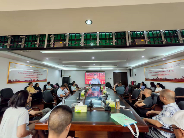 機(jī)關(guān).jpg 機(jī)關(guān).jpg